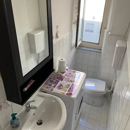 Casaury-torinometrostop Apartman *