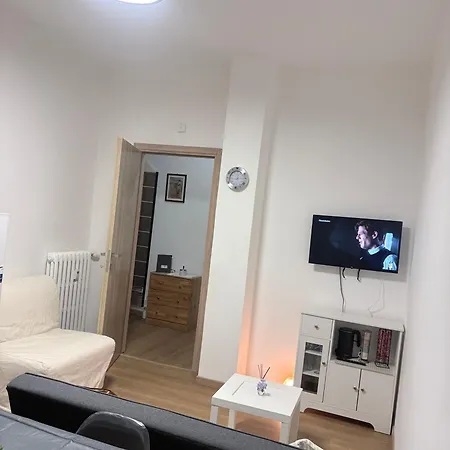 Casaury-torinometrostop Apartman *