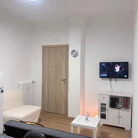 Casaury-torinometrostop Apartman *